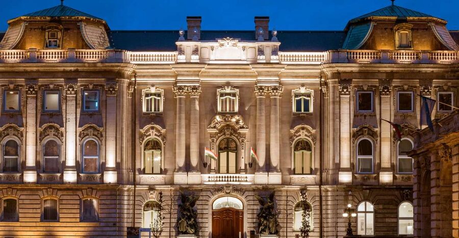 Budapest: Buda Castle Walk with Saint Stephen's Hall - Price and value: why $29 makes more sense than it sounds