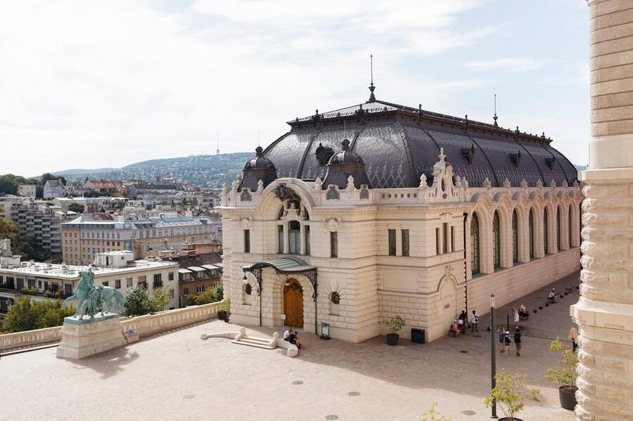 Budapest: Buda Castle Walking Tour & Folk Music Performance - Matthias Church and Fisherman’s Bastion, two icons you’ll understand in context