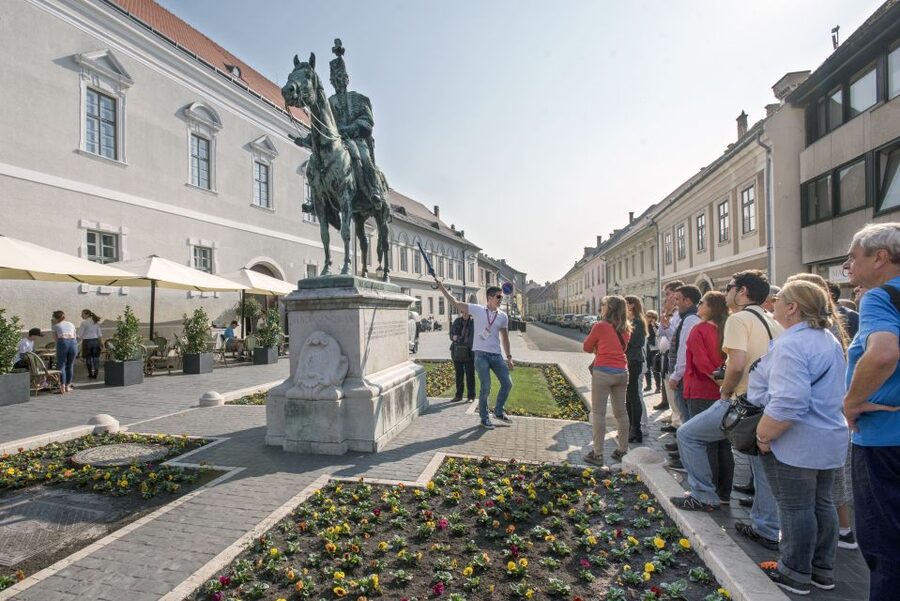 Budapest: Buda Walking Tour - Live English guidance, and why the guides seem to nail the tone