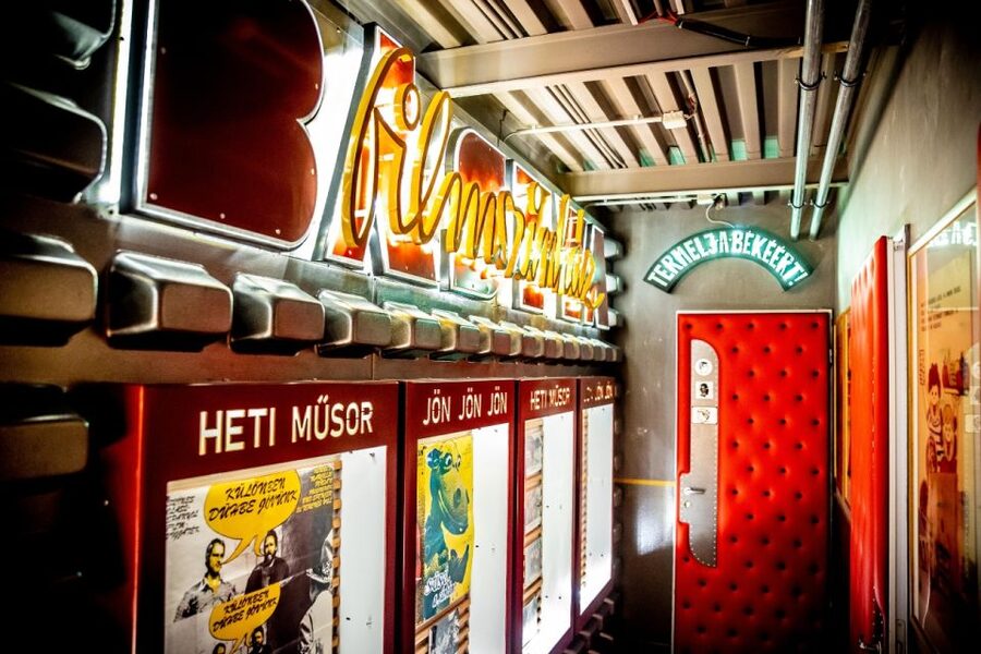 Budapest: Budapest Retro Interactive Museum Ticket - TV news studio with vintage cameras, where the period comes alive
