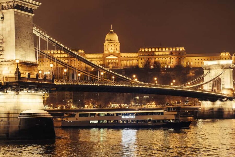 Budapest: By Night Sightseeing Cruise with Welcome Drink - Should you book this night cruise? My quick take