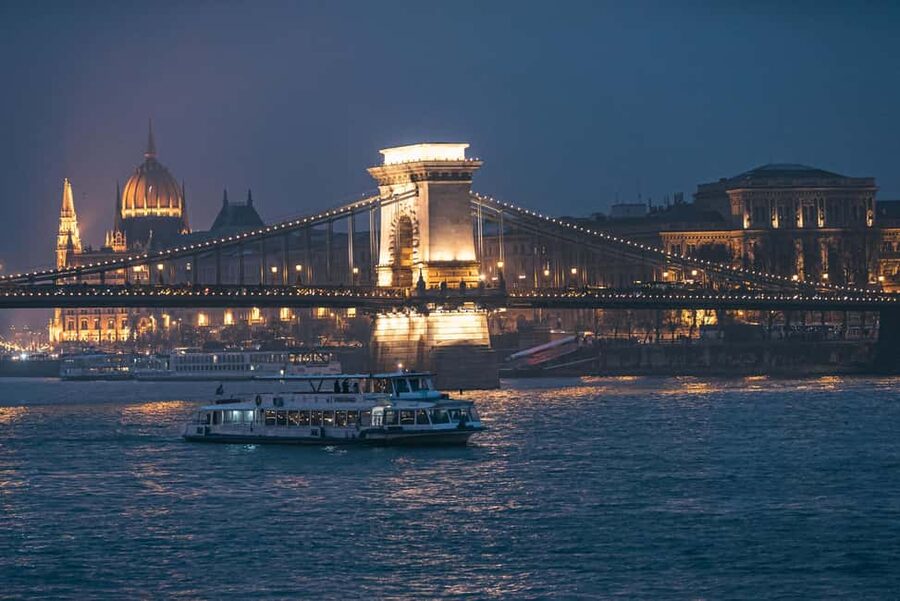 Budapest: By Night Sightseeing Cruise with Welcome Drink - FAQ