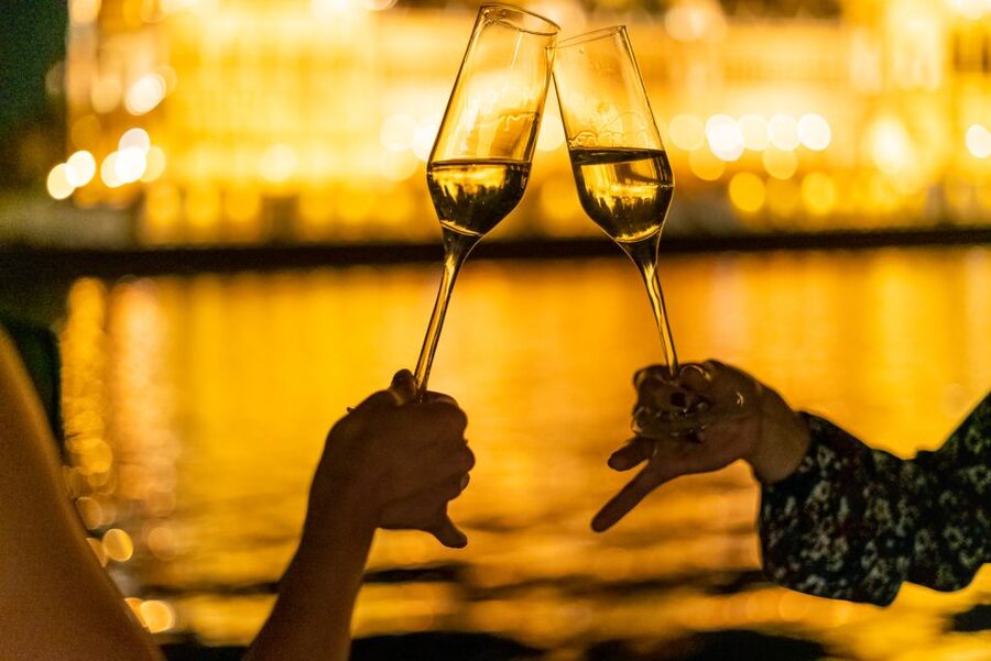 Budapest: Candlelit Dinner River Cruise with Live Music - The Best Night Views: Parliament, Buda Castle, and Citadella