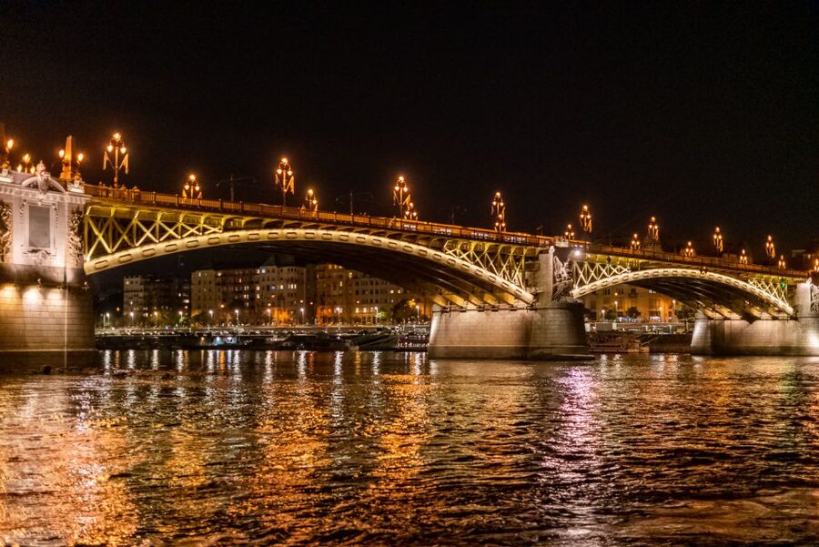 Budapest: Candlelit Dinner River Cruise with Live Music - Bridges and the Pest Promenade: Where the Night Feels Alive