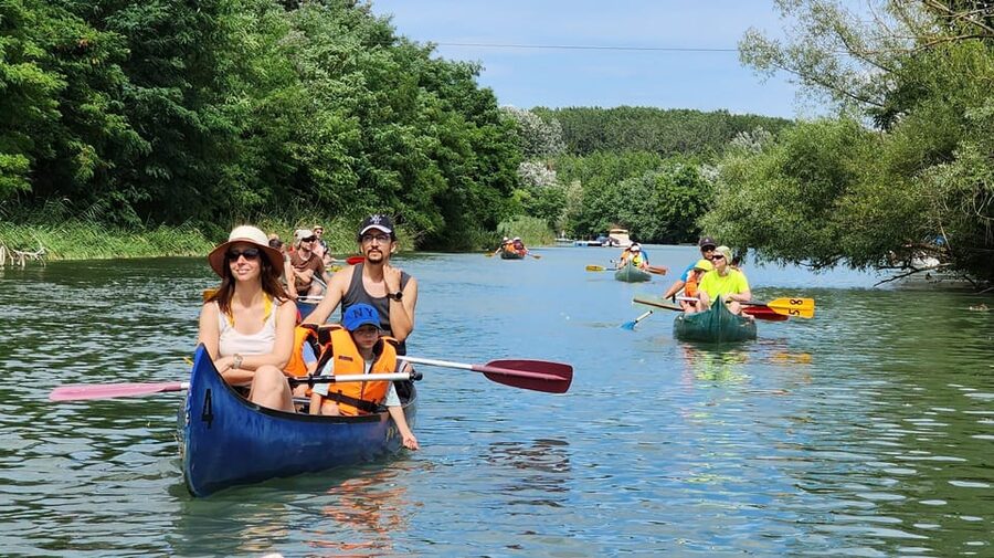 Budapest: Canoeing the Danube w or wo Sauna or Danube Beach - Leányfalu Lunch: A Local Restaurant Stop After the Paddle