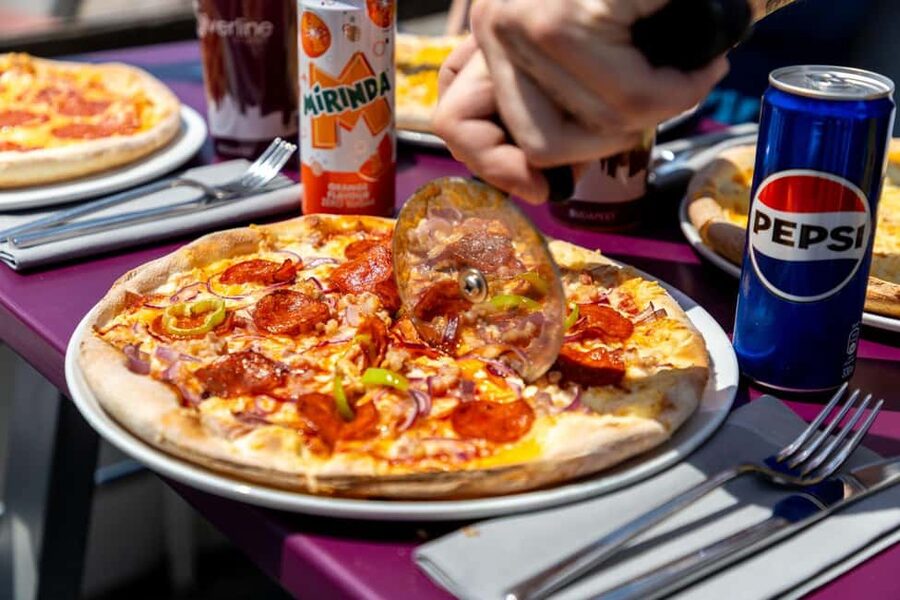 Budapest: Catamaran Pizza Cruise - Outside vs Inside: Where You’ll Feel the Breeze