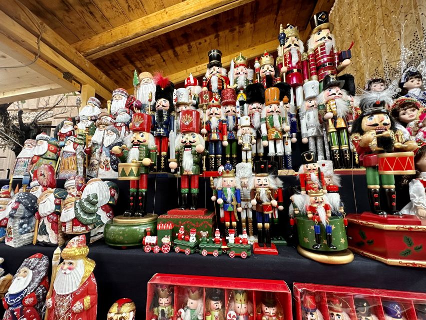 Budapest: Christmas Market Guided Walking Tour with Tastings - The guide experience matters, and you can feel it