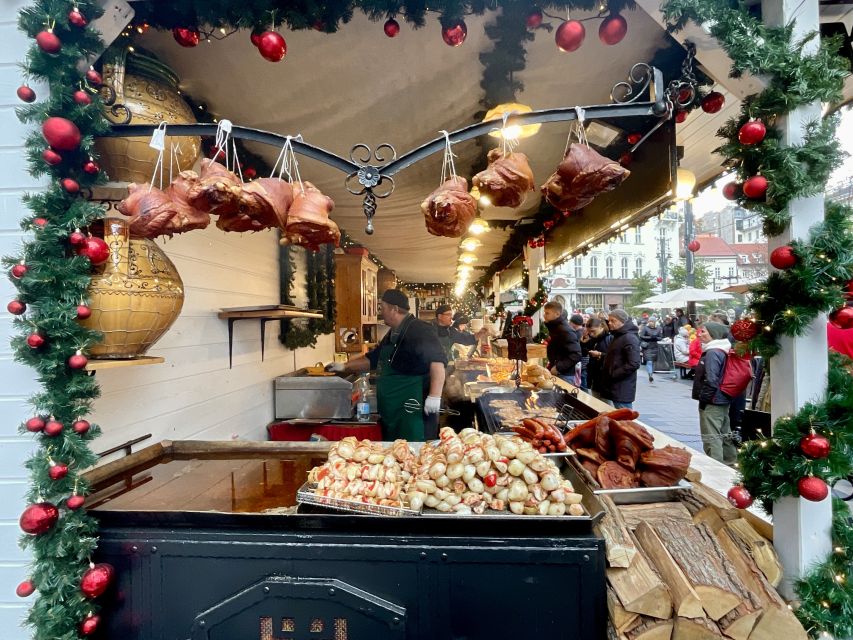 Budapest: Christmas Market Guided Walking Tour with Tastings - A historical coffee house finish that feels like a reward