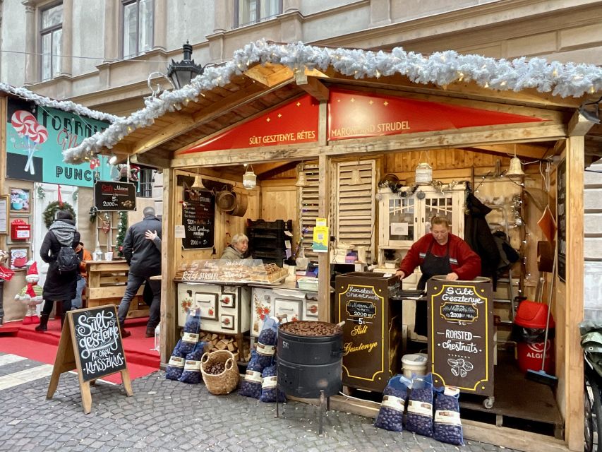 Budapest: Christmas Market Guided Walking Tour with Tastings - Who this tour suits best in winter