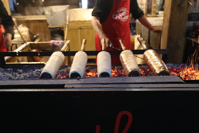 Budapest Christmas Market Tour with Basilica visit & Chimney cake - Chimney cake and holiday tastings: how to eat like a local