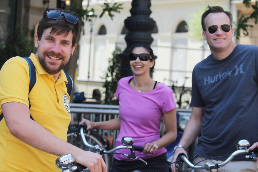 Budapest: City Bike Tour with Coffee Stop - Back to Pest and the Grand Market Hall stop