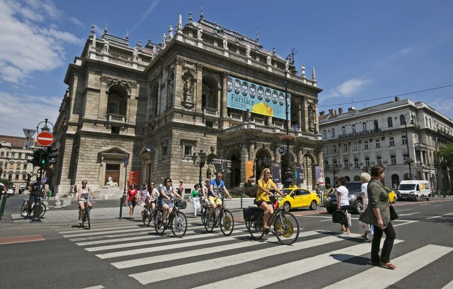 Budapest: City Bike Tour with Coffee Stop - Why bike touring Budapest works (and why this one fits a busy schedule)