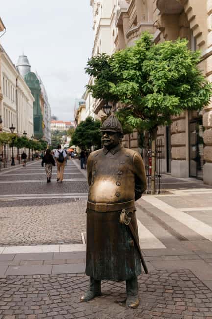Budapest: City Center Tour & Folk Music Performance - UNESCO Pest Danube Promenade Views, Coffee Houses, and Belle Epoque Facades