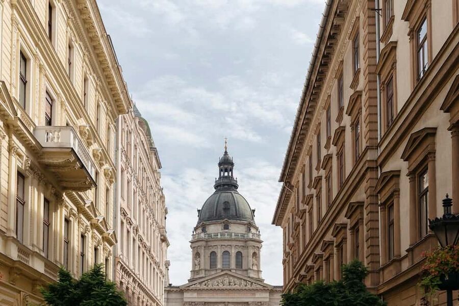 Budapest: City Center Tour & Folk Music Performance - Károlyi kert Finale: Folk Songs and Dance Steps You Can Watch Closely