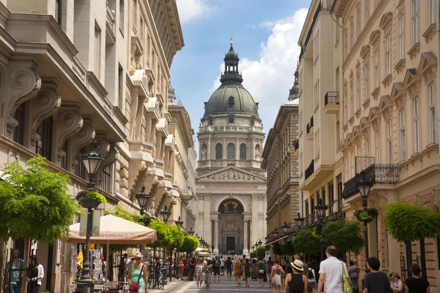 Budapest: City Center Walking Tour - Duna Corso Promenade: Danube Views That Make You Feel Oriented