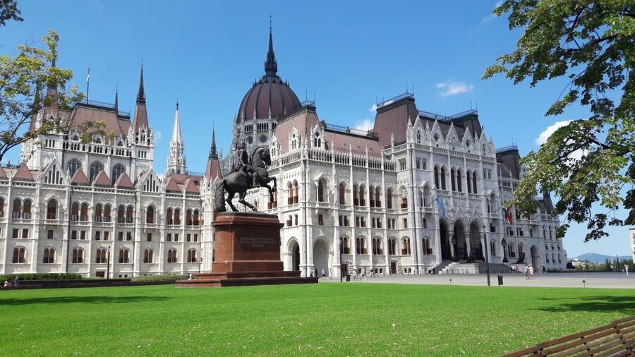 Budapest: City Center Walking Tour - The Lighter Moments: Mr Safe and Pedestrian Streets