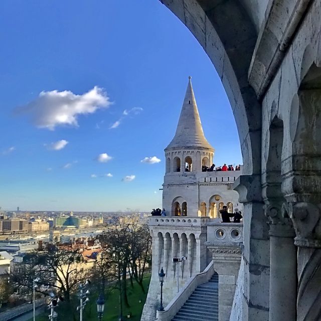 Budapest: City Discovery Tour - Getting to Eurama and finding the blue flag on time