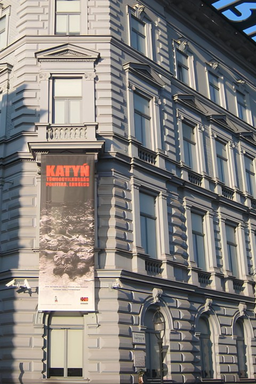 Budapest: City Highlights Walking Tour - Gellért Hill Citadel finale: how to enjoy the last climb