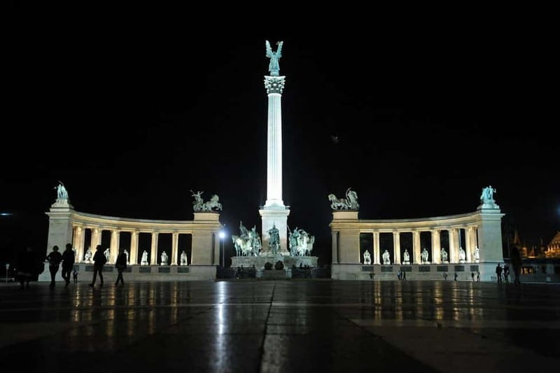 Budapest: City Park- True Crime of Hungary- Walking Tour - Key Things You’ll Notice on This Tour