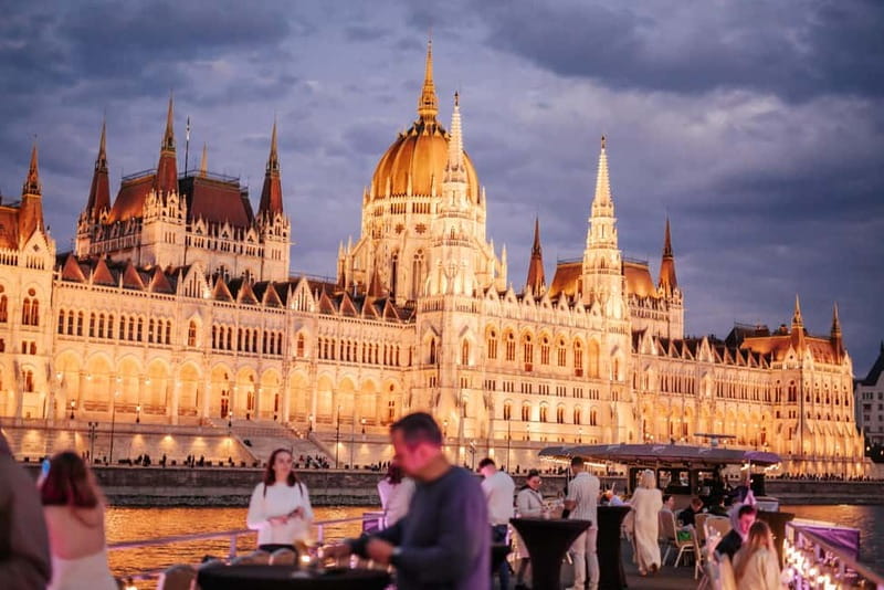 Budapest: Cruise Unlimited Aperol and Prosecco - Open roof versus AC interior, your photo strategy