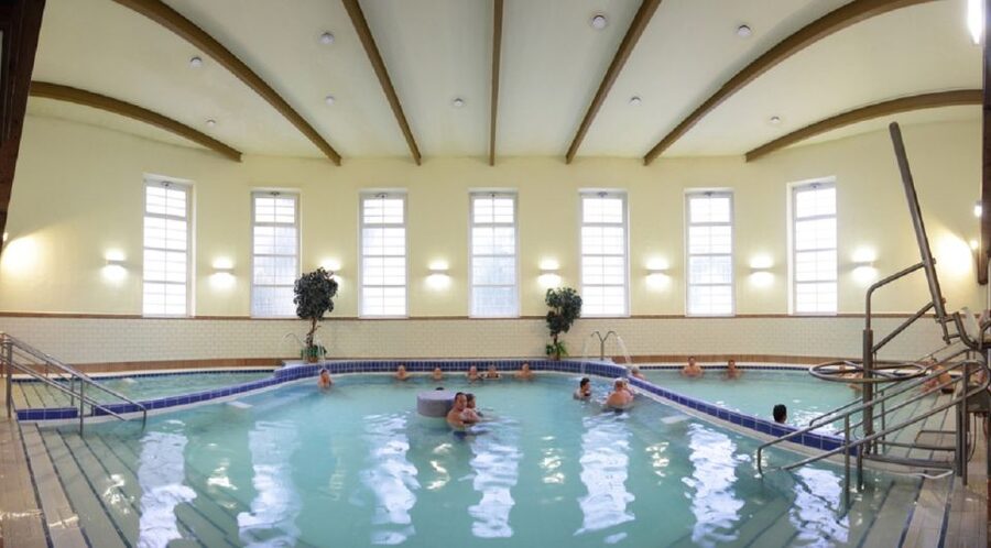 Budapest: Dandar Thermal Bath Full-Day Admission - Sauna and steam rooms: your simple hot-and-warm routine