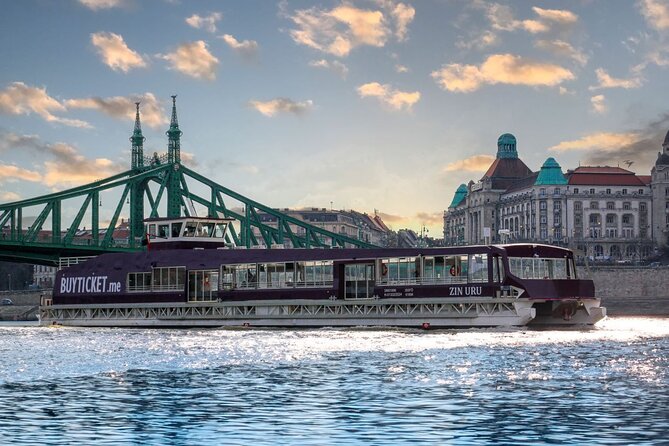 Budapest Danube 1 Hour Sunset or Night Cruise with Audio Guide - Seating, crowds, and getting your best angles