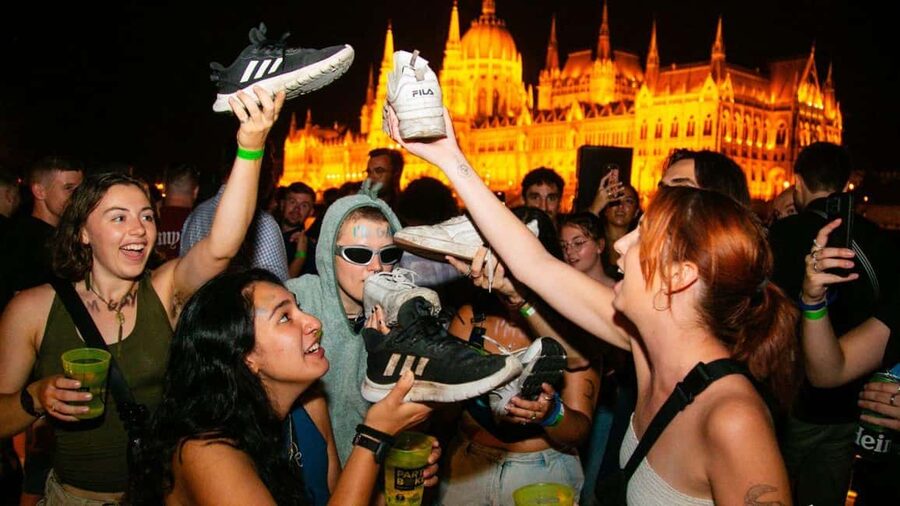 Budapest: Danube Beat Party Cruise with DJ & Drink Packages - The Danube route: Parliament to Buda Castle in lit-up chunks