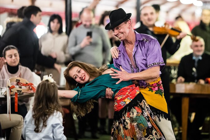 Budapest Danube Cruise and Dinner Options, Live Music and Dance - Live folk music and Hungarian dancing that turns dinner into a show