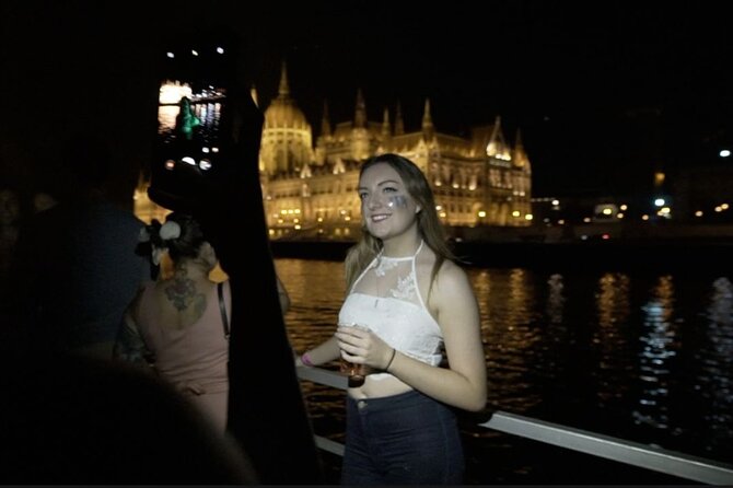 Budapest Danube Cruise with DJ, Drinks and After Party - MS Stadt Wien: Open-Air Terrace, Cloakroom, and Night-Comfort Tips