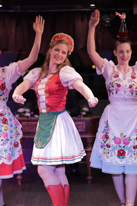 Budapest: Danube Cruise with Folk Dancing and Drinks - Live Hungarian folk music and the dancers: the real heart