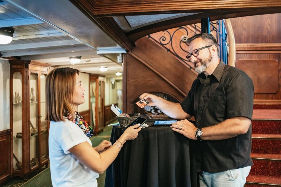 Budapest: Danube River Cruise with Dinner and Prosecco - Live Music and Traditional Dancers: The Real Reason People Remember It
