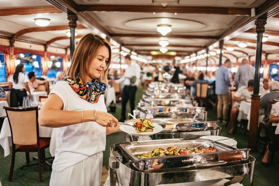 Budapest: Danube River Cruise with Dinner and Prosecco - The 90-Minute Route: Parliament to Buda Castle in a Single Glide
