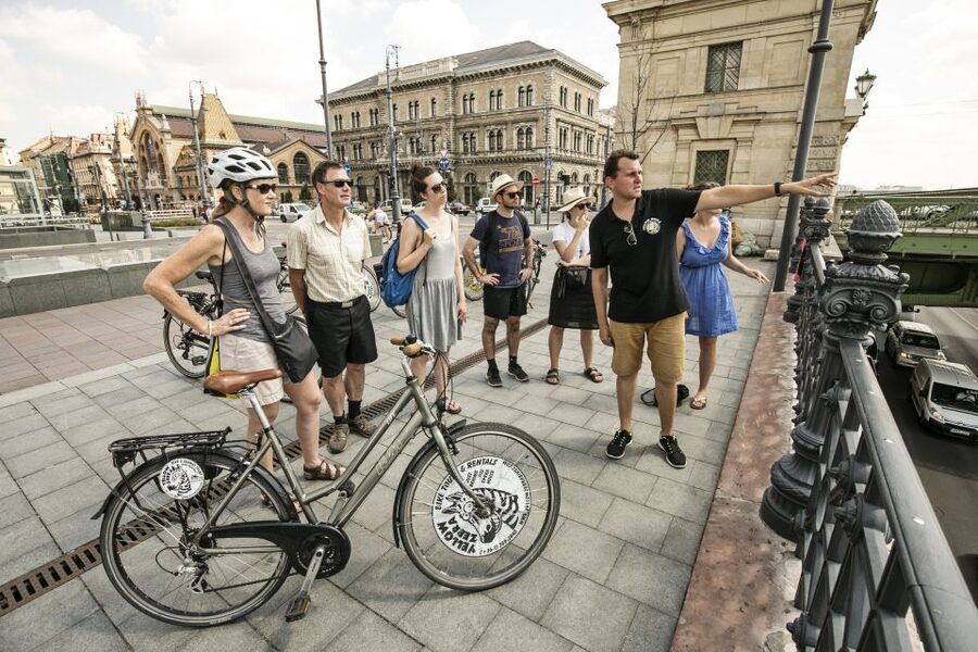 Budapest: Danube River Views Bike Ride - The Buda Side Loop: Clark Adam Square, Hotel Gellért, and Rudas Thermal Baths