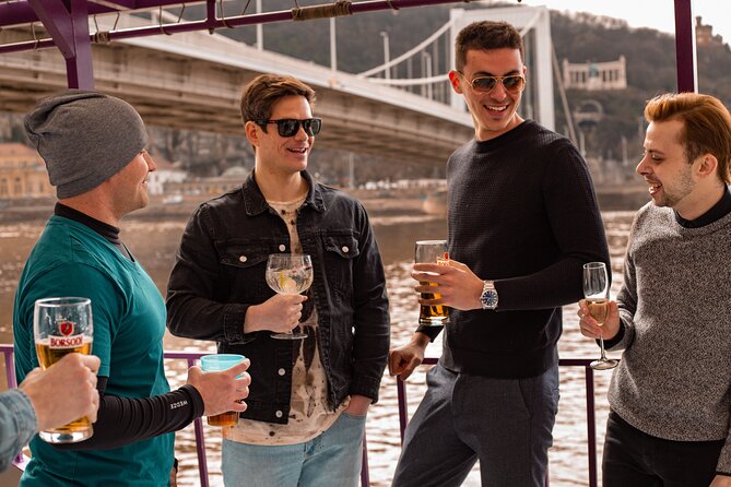 Budapest Danube Sightseeing Cruise with Unlimited Drinks - Széchenyi Chain Bridge: The Signature River Shot