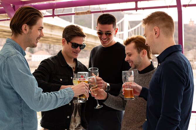 Budapest Danube Sightseeing Cruise with Unlimited Drinks - Meeting Point at Jane Haining rkp. 11: Arrive Early for Best Views