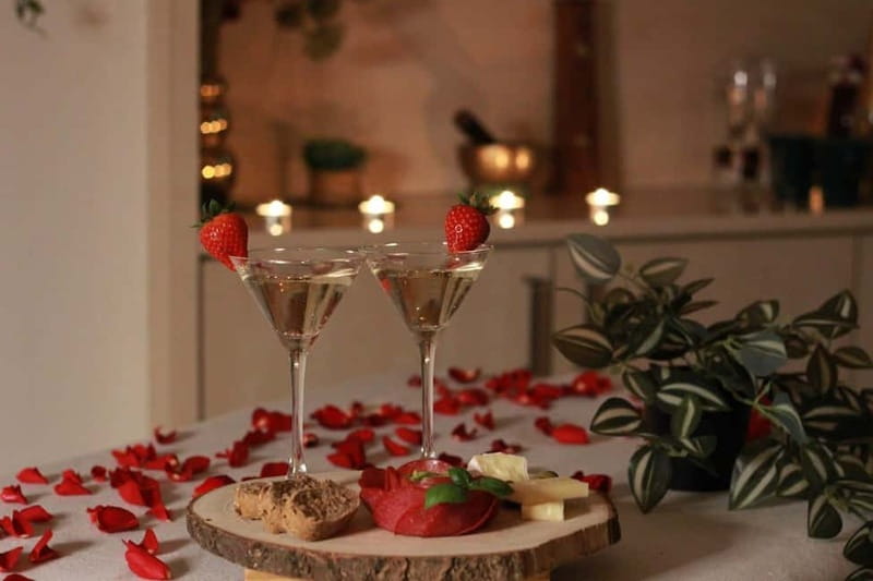 BUDAPEST, Day Spa : Couples Massage with Roses Bubble Bath - Step-By-Step: How This 3-Hour Couples Spa Works
