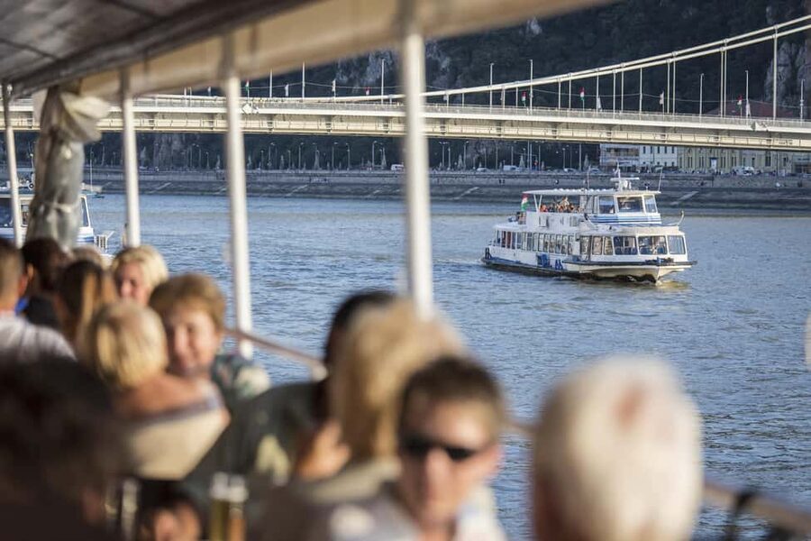 Budapest: Daytime Hop-on Hop-off Cruise with Welcome Drink - Key highlights worth your time