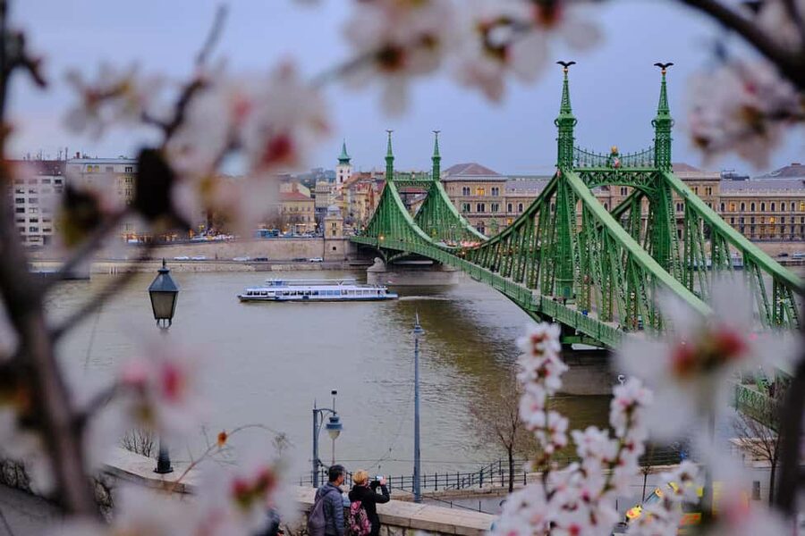 Budapest: Daytime Hop-on Hop-off Cruise with Welcome Drink - Why a Danube Hop-On Hop-Off Cruise Works in Budapest