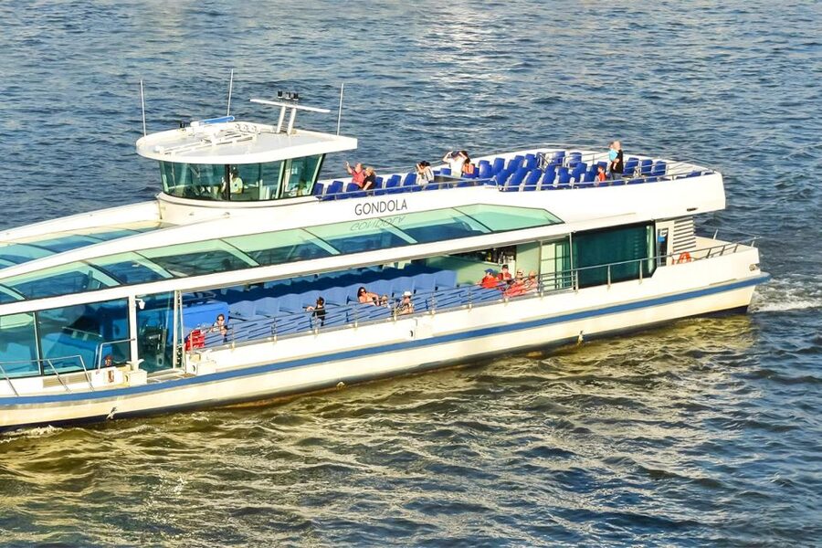Budapest: Daytime Sightseeing Boat Cruise - Finding Dock 7 and getting on board without stress