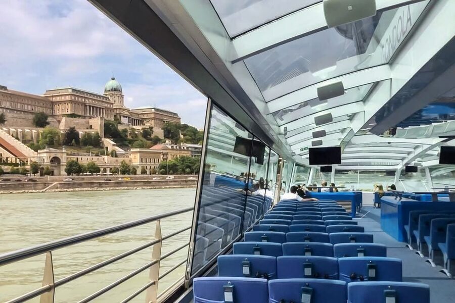 Budapest: Daytime Sightseeing Boat Cruise - Photo strategy: window views, upper deck options, and seat choice