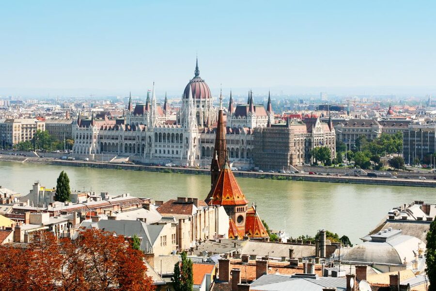 Budapest: Daytime Sightseeing Boat Cruise - The 70-minute Danube route: bridges, Parliament, and Buda Castle angles