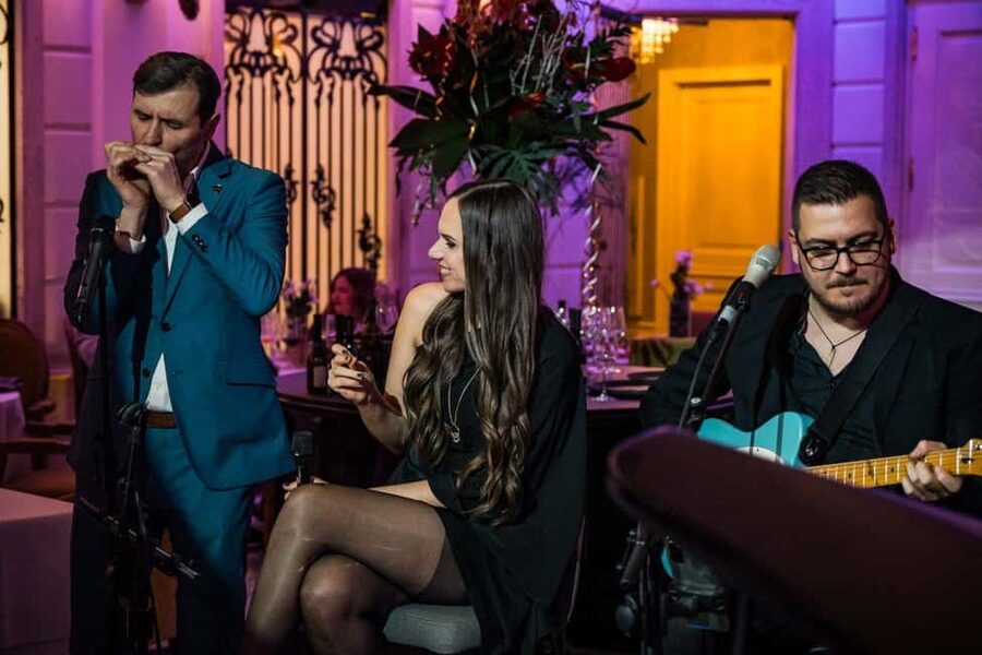Budapest: Dinner and Live Hungarian Music - The music show: young Gypsy musicians with Hungarian plus modern hits