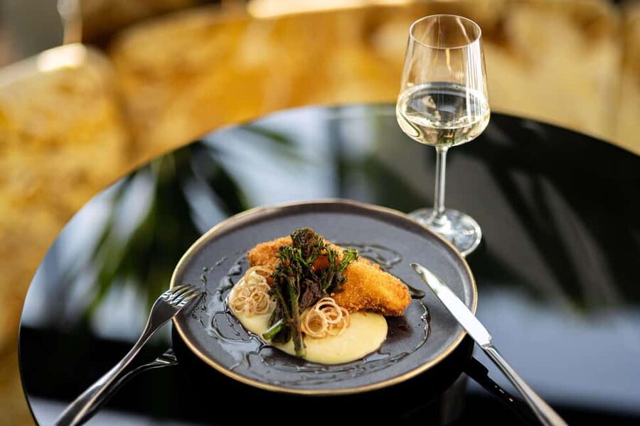 Budapest: Dinner and Live Hungarian Music - Inside Café Liszt: a Budapest music dinner in a polished setting