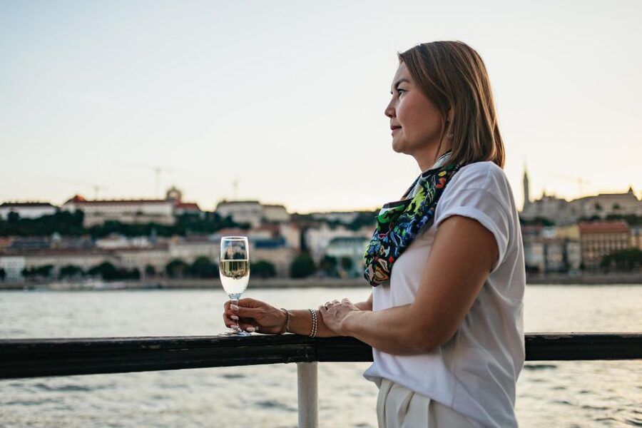 Budapest: Dinner Cruise with Live Music and Folk Dance Show - Key points to know before you go