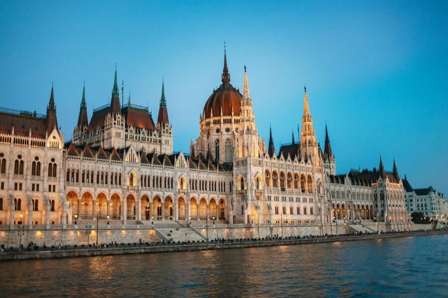 Budapest: Dinner Cruise with Live Music and Folk Dance Show - Price and value: what $93 really buys you