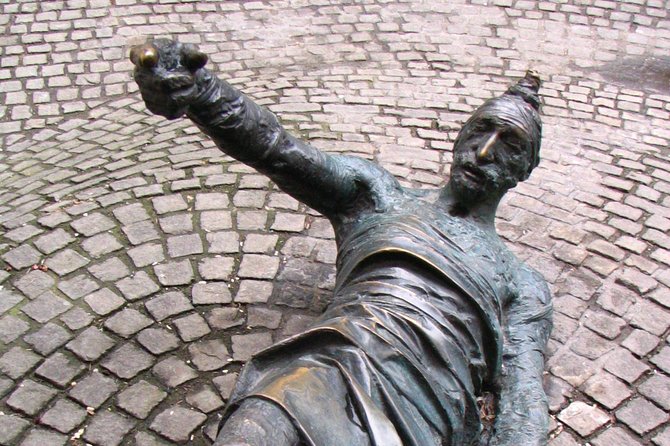 Budapest Dohany, Heroes', Rumbach synagogues & Jewish Ghetto Tour - Kiraly Street to Gozsdu Udvar: where the neighborhood spirit comes back