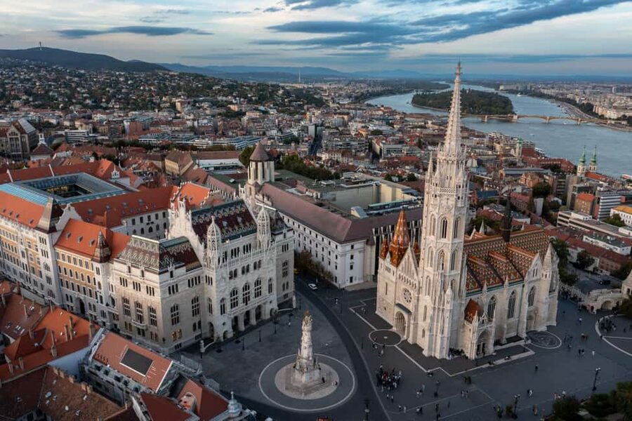 Budapest: Downtown gems of Pest - Kossuth Square and Szabadság Square, monuments you can actually read
