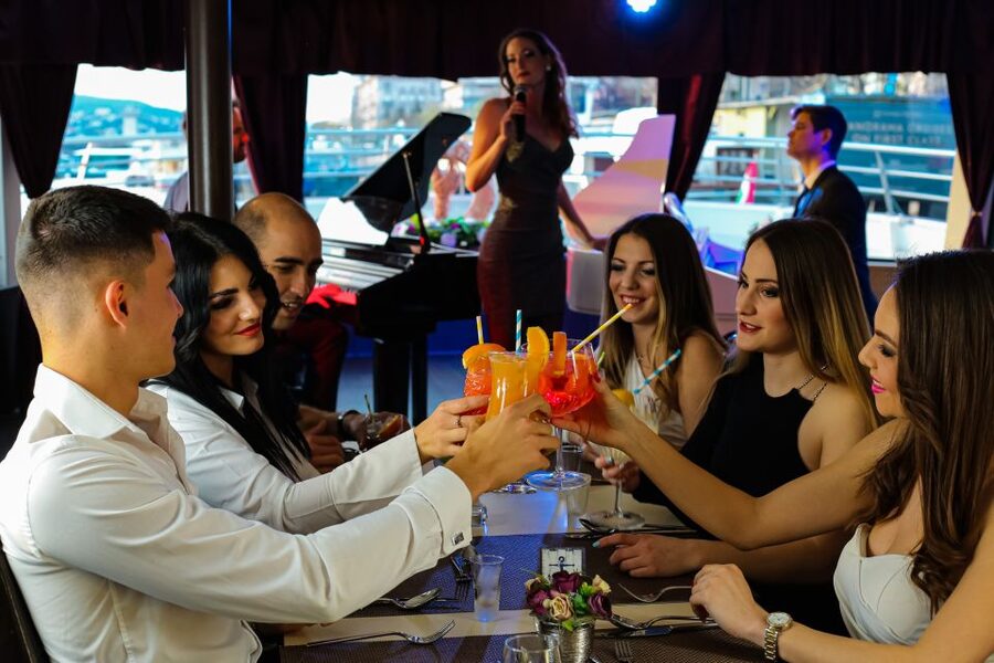 Budapest: Drink & Piano Show - How This Danube Piano Show Really Works