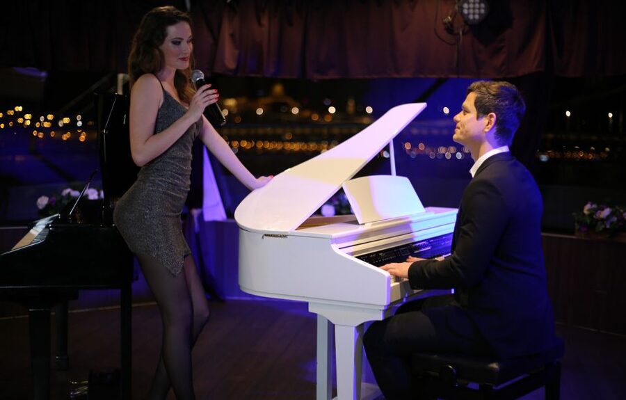 Budapest: Drink & Piano Show - The Show: Two Pianists, One Singer, and a Romantic Pace