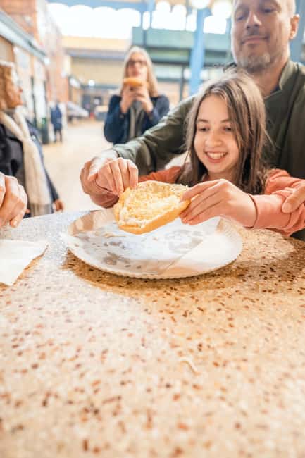 Budapest: Eat the Street, food tour with wine, 16+ tasting - Street food and wine in Ferencváros, with a real market start